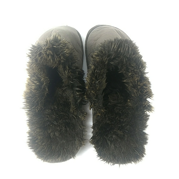 Restoration Hardware Luxe Faux Fur Slippers 2 - Picture 12 of 16